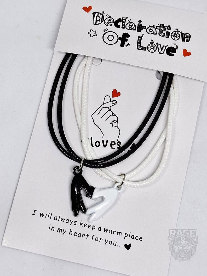 2x Pulseras de manitas haciendo un Corazón Blanco y Negro con imanes Coreano - Para parejas o BFF