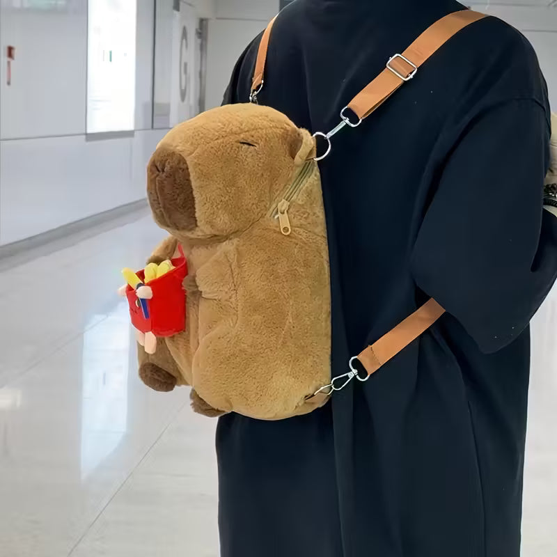 Mochila de peluche de Capibara con papas fritas felices
