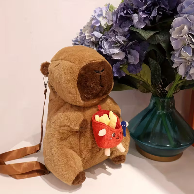 Mochila de peluche de Capibara con papas fritas felices