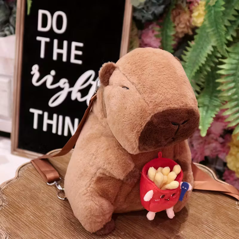 Mochila de peluche de Capibara con papas fritas felices