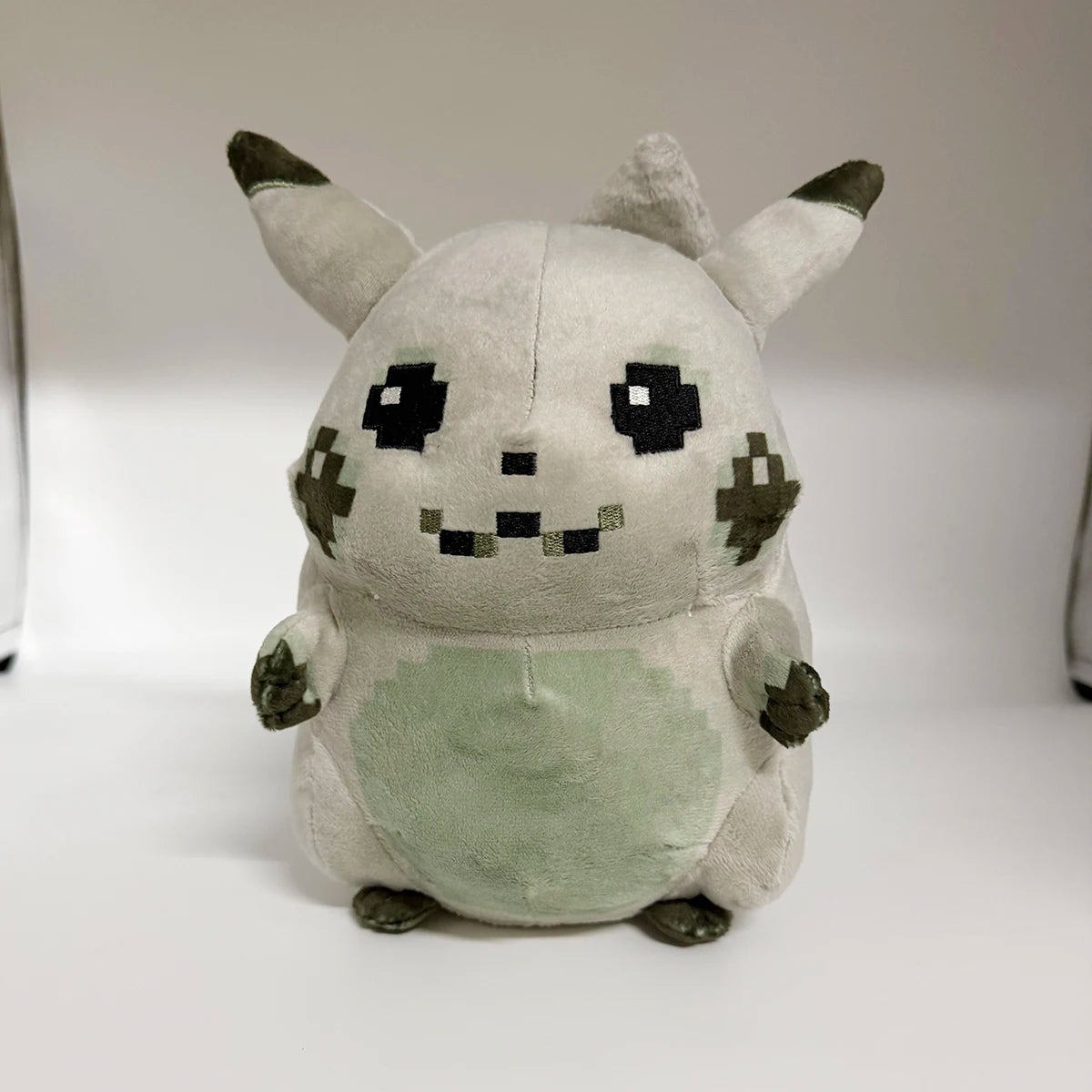 Peluche de Pikachu Pixel Game Boy Classic Pokemon 30 aniversario