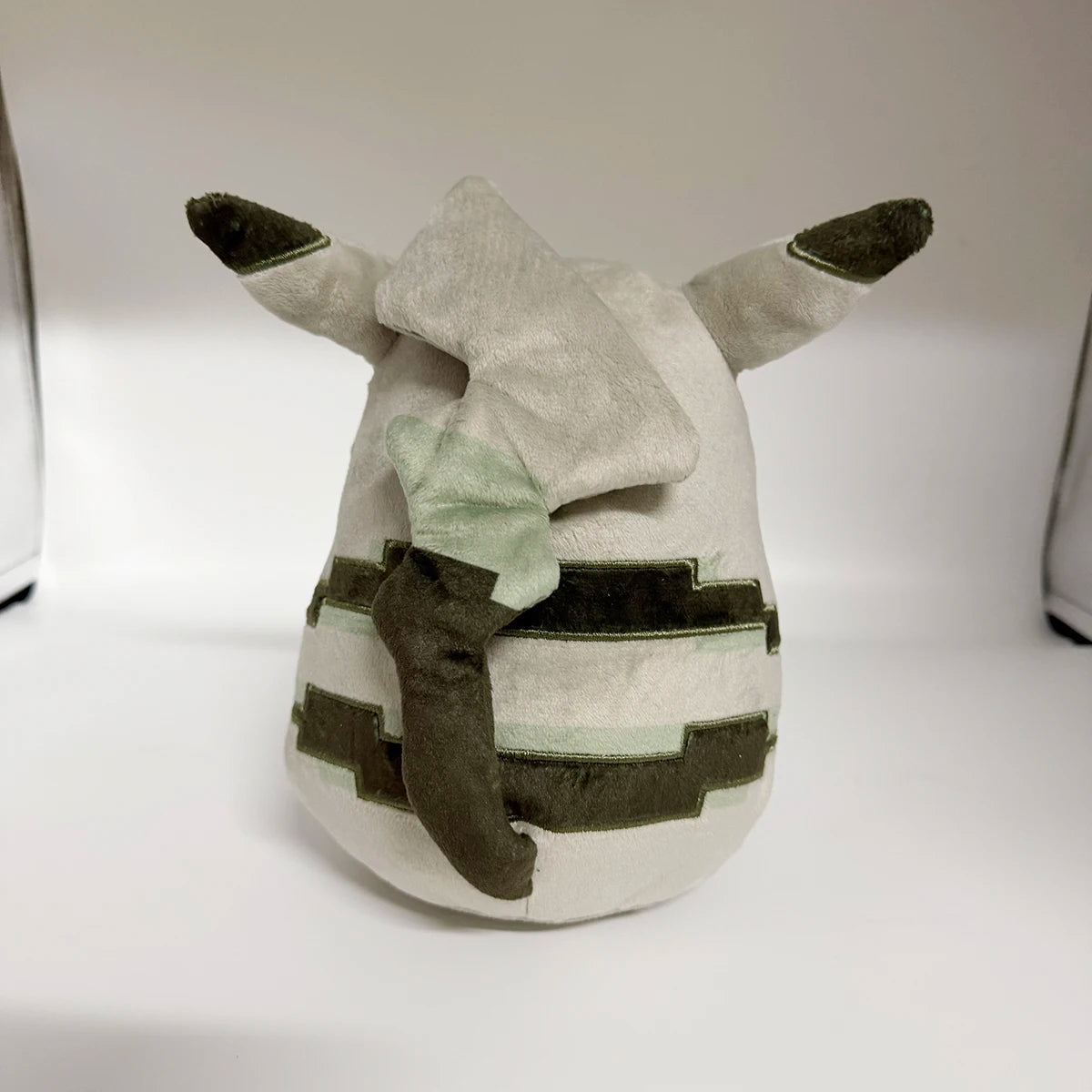 Peluche de Pikachu Pixel Game Boy Classic Pokemon 30 aniversario