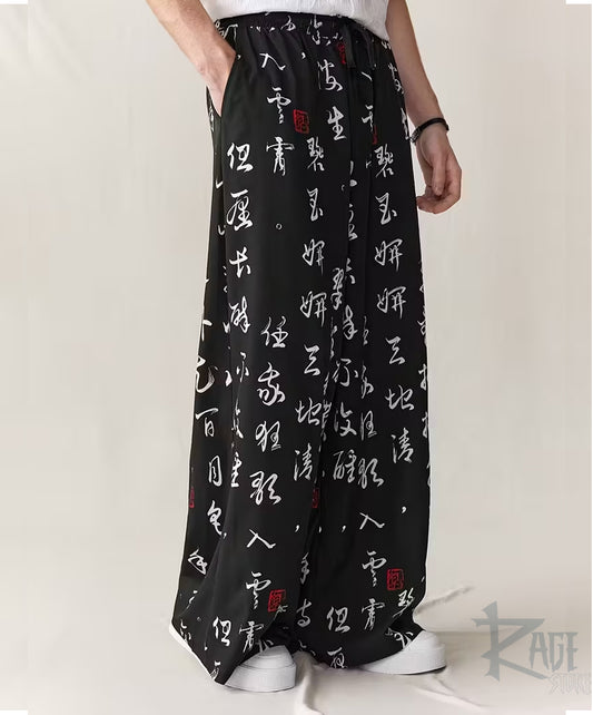 Pantalón casual holgado negro con caligrafía china antigua