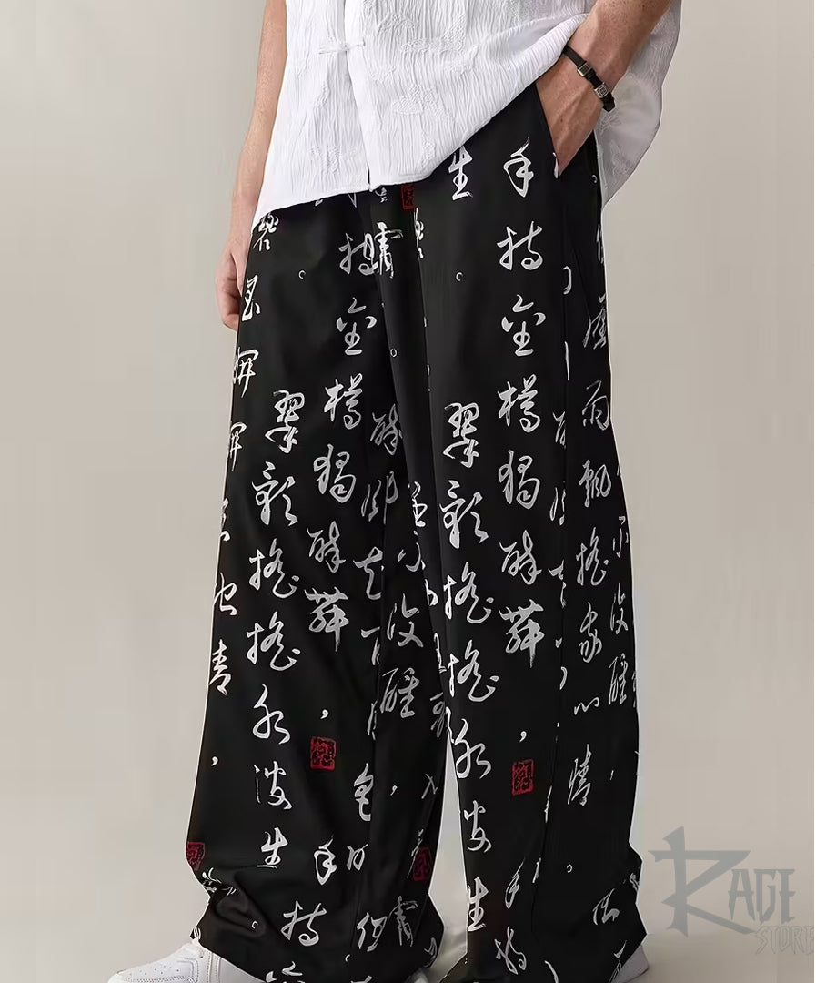 Pantalón casual holgado negro con caligrafía china antigua