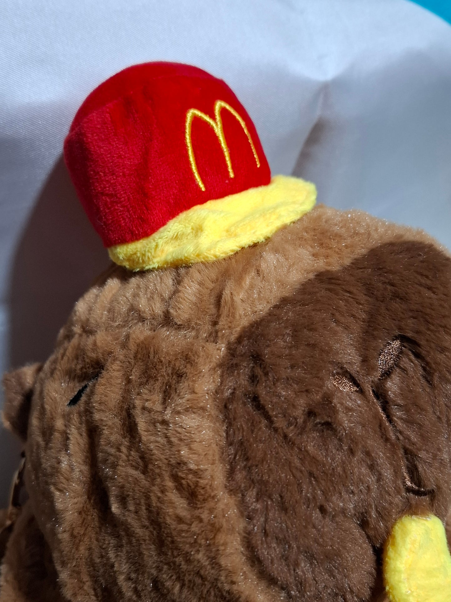 Mochila de peluche de Capibara Trabajando en Wcdonalds