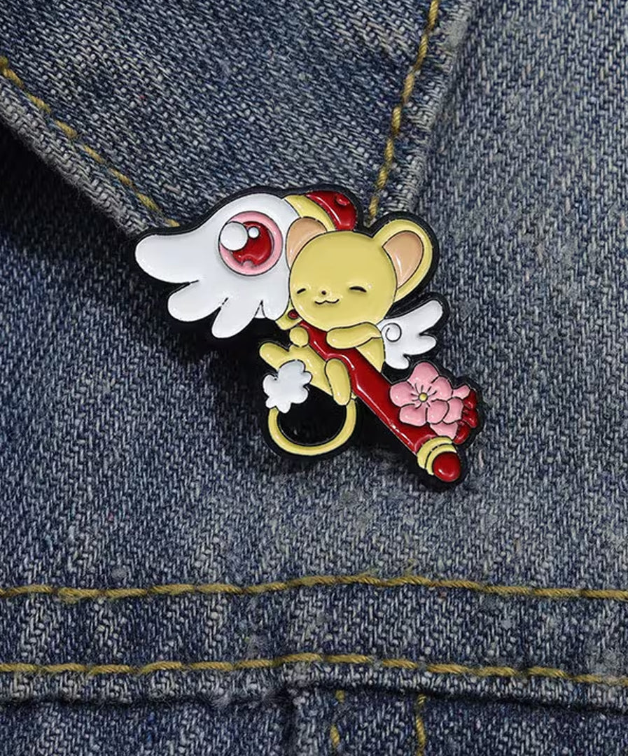 Pin Kero abrasando el bastón del sello - Sakura Card Captor